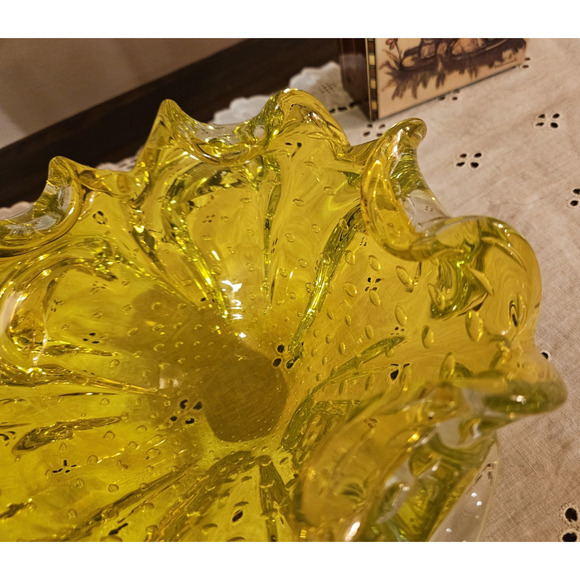 Murano Double-Ruffle Controlled Bubble Yellow Candy Dish (8") - Picture 10 of 10